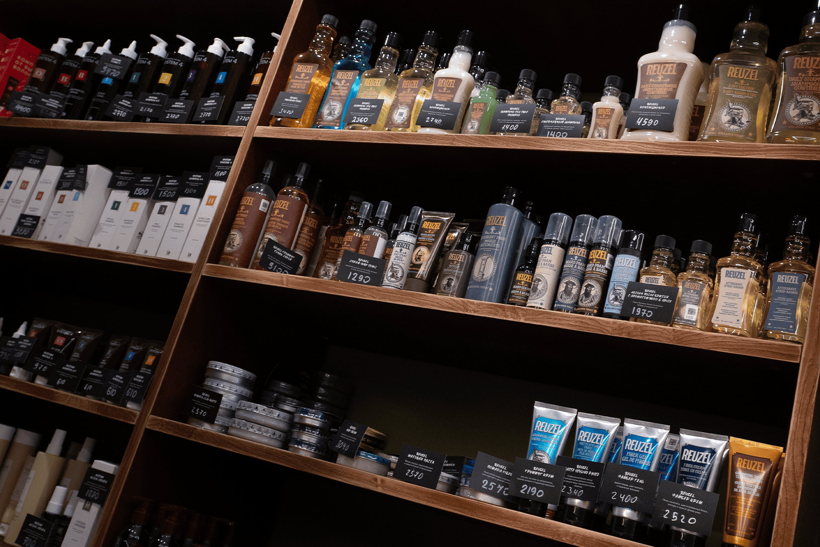 Fckng Barbers Полянка | Стенд с продуктами на продажу