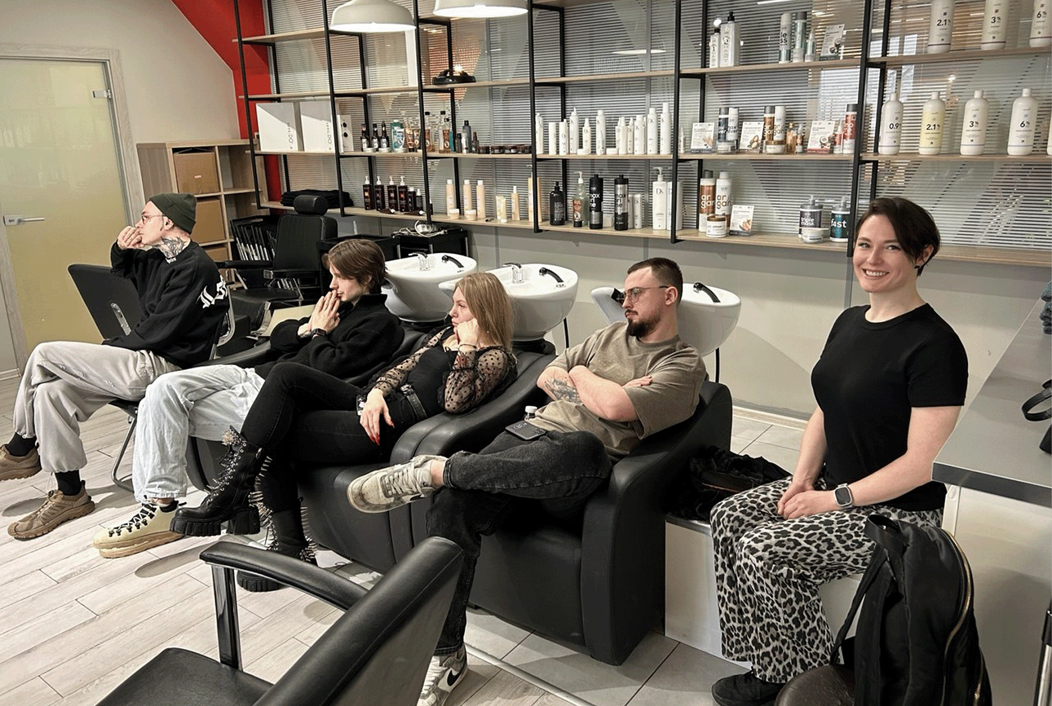 Студенты курсов академии Fckng Barbers